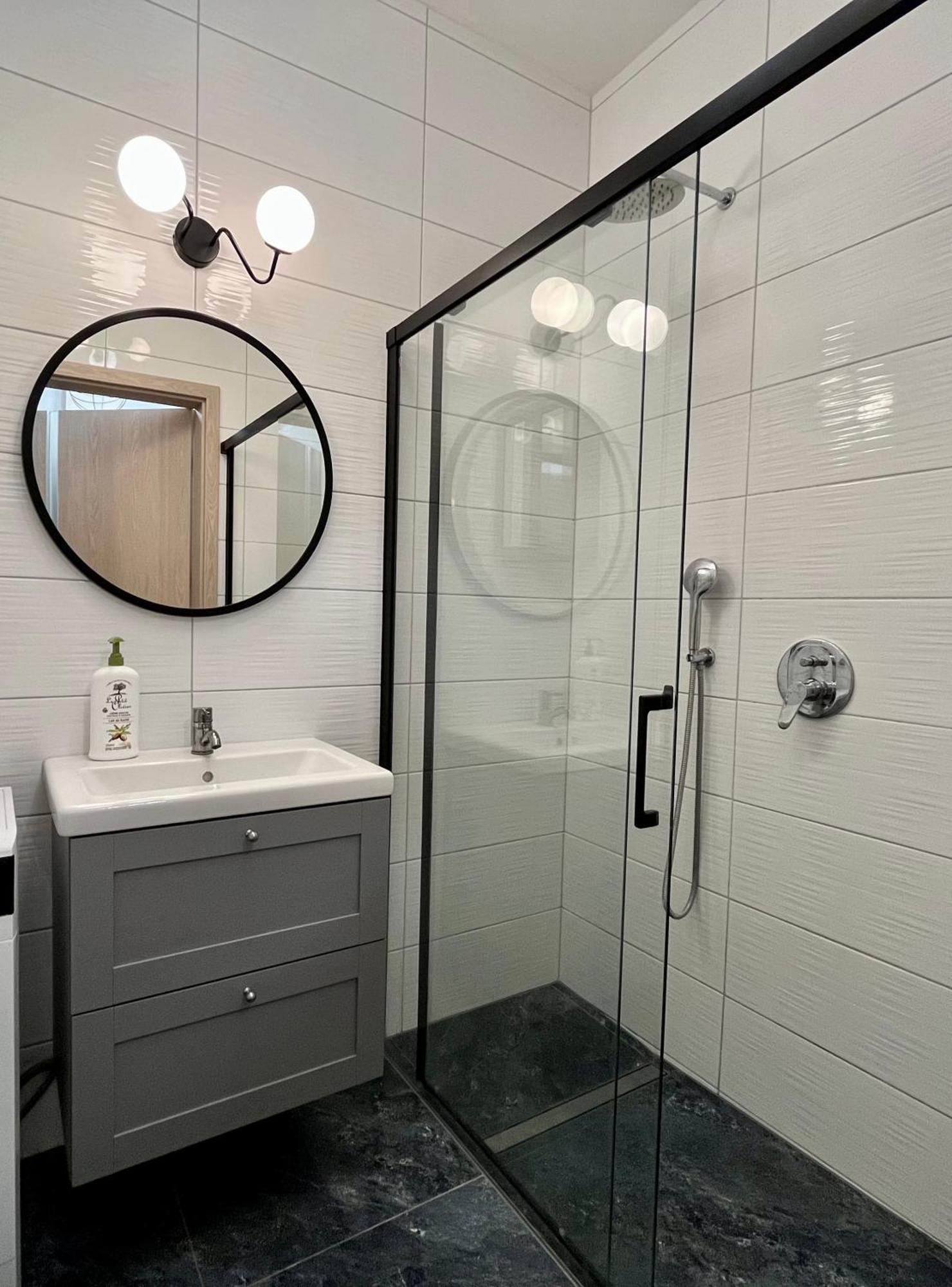 Feelhome Apartment With Kitchen Краків Екстер'єр фото